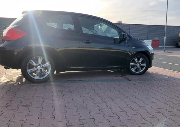 Toyota Auris cena 19900 przebieg: 166800, rok produkcji 2009 z Brzeziny małe 92